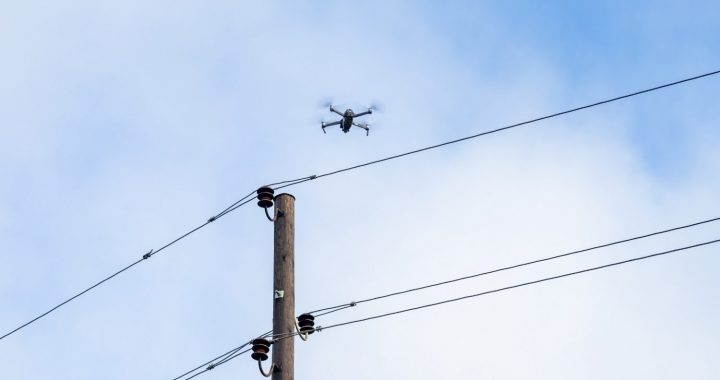 Iedzīvotāju ievērībai! Tukuma teritorijās veiks gaisvadu elektrolīniju apsekošanu ar droniem