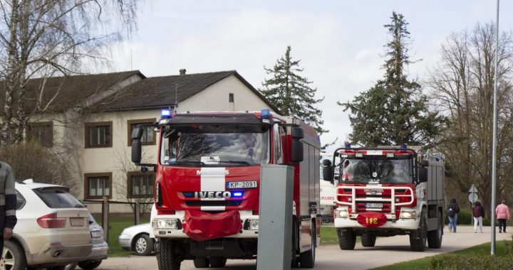 Slampē dienesti pārbauda smakas iespējamo cēloni