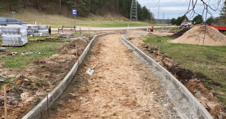 Turpinās velosipēdu celiņa izbūve Veļķu mikrorajonā