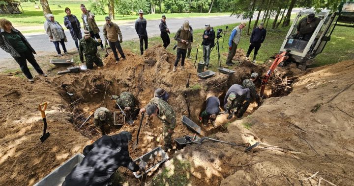 Pie Lestenes baznīcas uzsākta kritušo karavīru ekshumācija