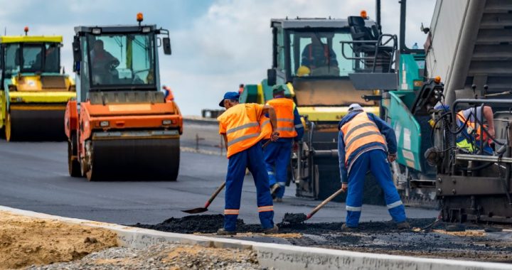 Autovadītāju ievērībai: 65 valsts autoceļu posmos turpinās būvdarbi