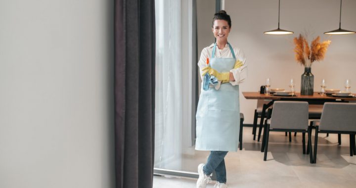 Kā izvēlēties drošus tīrīšanas līdzekļus ģimenēm ar bērniem un mājdzīvniekiem?