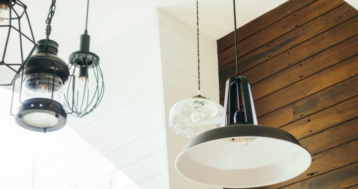 Kā izvēlēties ideālas griestu lampas mājokļa interjeram