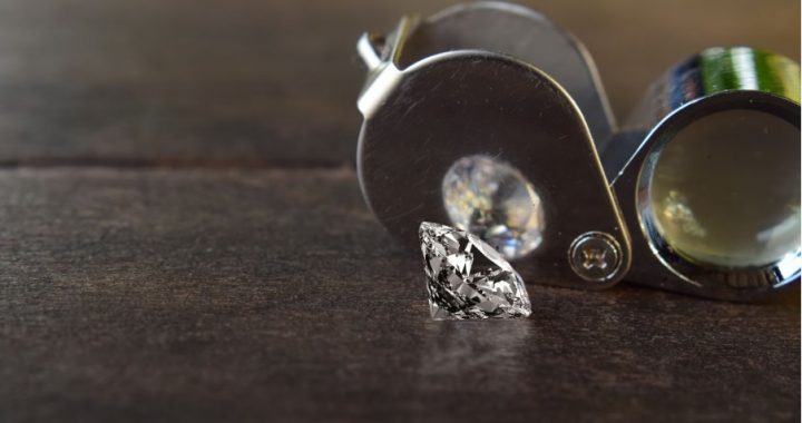 Briljanta kopšana un uzturēšana – kā pareizi tīrīt un uzglabāt briljantu rotaslietas