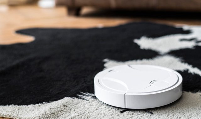 Vai robotizētais putekļsūcējs var pilnībā aizstāt manuālo tīrīšanu?