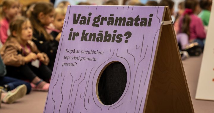 Jaunpils bibliotēkā viesojas izstāde bērniem «Vai grāmatai ir knābis?»   