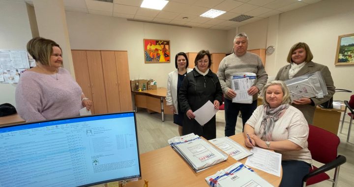 Šodien vidusskolēni raksta monitoringa darbu