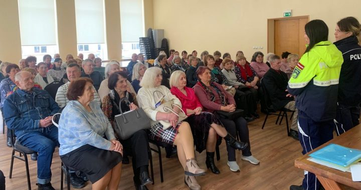 Pensionāru kopsapulcē Kandavā izvirza jaunu valdi, bet vēl neievēl