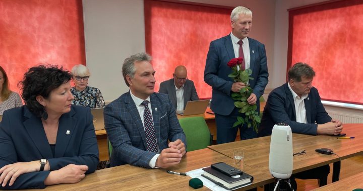 Jauns sasaukums, priekšsēdētājs – līdzšinējais