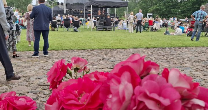 Tradīcijas nes rožu pilsētas slavu