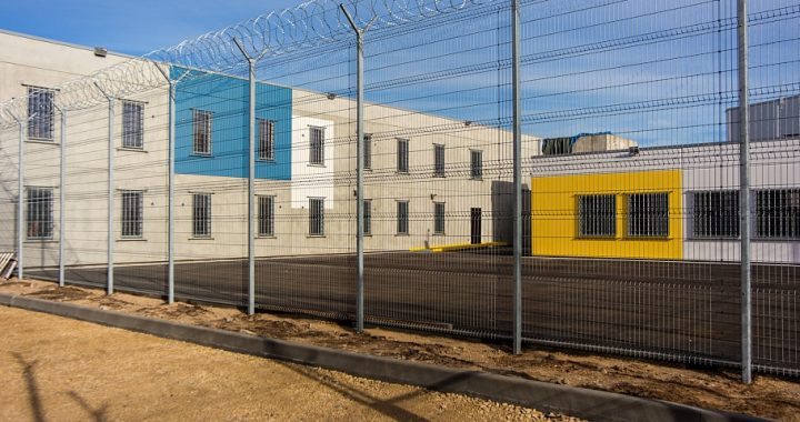 Tukuma novadā aizturēts pedagogs, kuru tur aizdomās par noziedzīgiem nodarījumiem pret nepilngadīgo /papildināts/