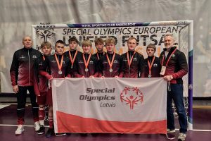 Novadnieka Harija Gulbja trenētā izlase no Beļģijas atgriežas ar medaļu