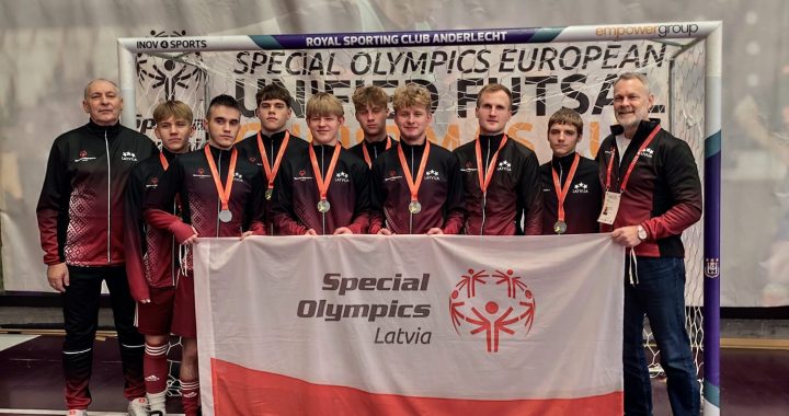 Novadnieka Harija Gulbja trenētā izlase no Beļģijas atgriežas ar medaļu