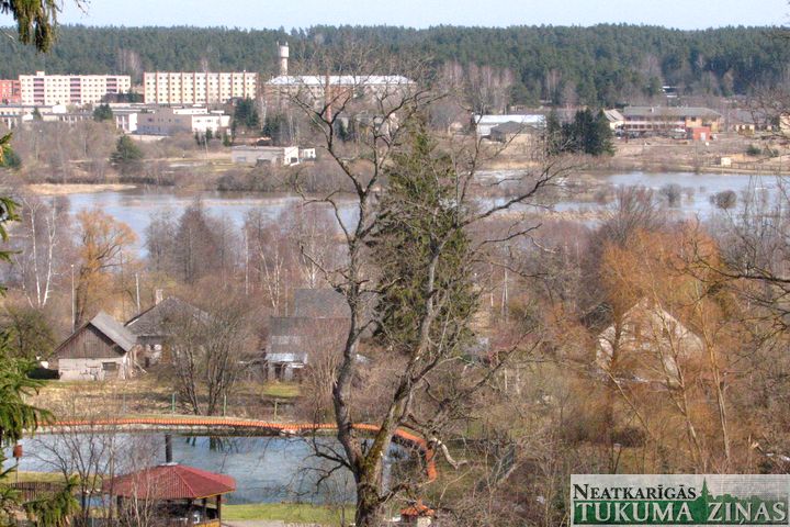 No krastiem izkāpusi arī Abava