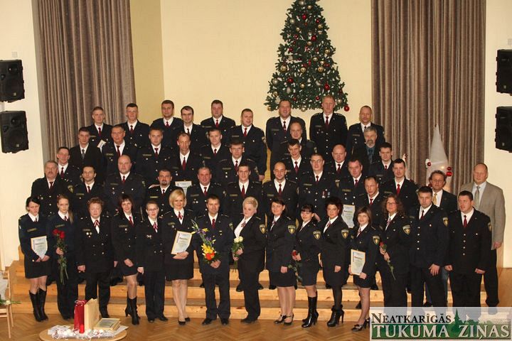 Apbalvoti 28 Tukuma policijas iecirkņa darbinieki