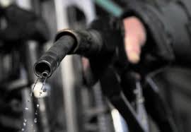 Aptauja: vairums Latvijas iedzīvotāju neiegādājas nelegālo degvielu