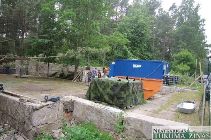 Atjauno Sarkanās armijas karavīru Brāļu kapus