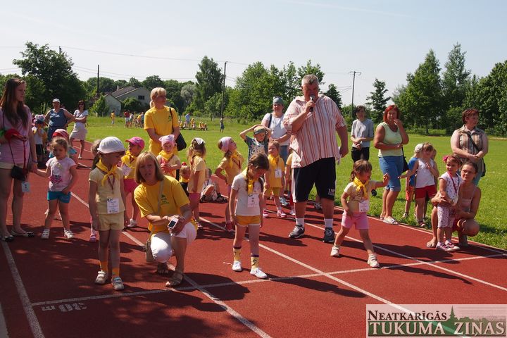 Bērnu Olimpiskā diena Kandavā /FOTO/