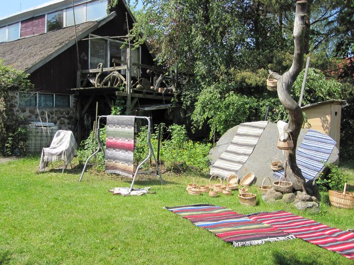 «Skaru» pagalmā Ragaciemā atklāta brīvdabas izstāde /FOTO/