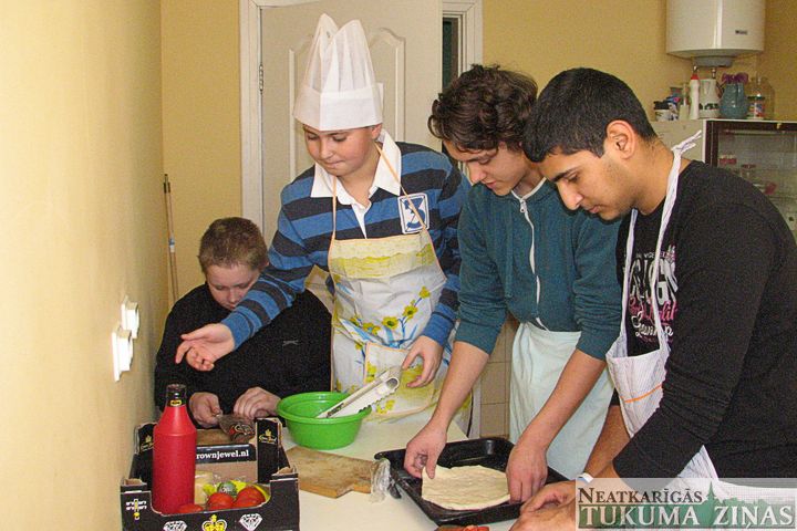 Cērē viesojas «Comenius» jaunieši no četrām valstīm