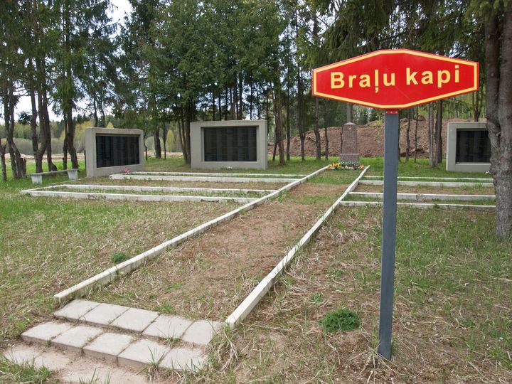 Demolē Brāļu kapus