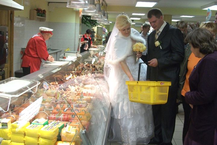 „Grib mūsu bāleliņš līgavu ņemt(i)…” jeb Pasaka ir sākusies…