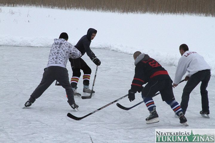 Hokeja mači Jaunsātos