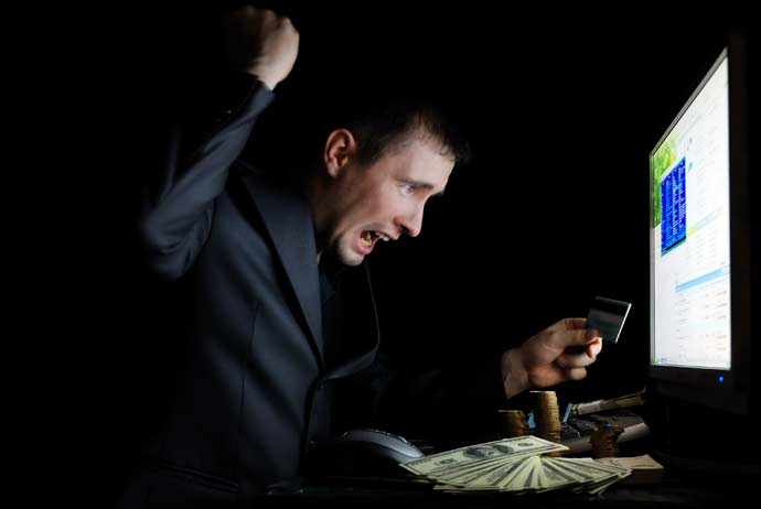 Tukumā, izmantojot cilvēka personas datus, paņemti ātrie kredīti 1000 eiro apmērā, Vānē degusi kūla 4 ha platībā