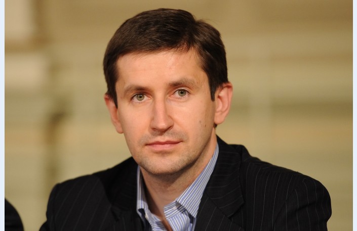 Izglītības un zinātnes ministra amatā apstiprina Vjačeslavu Dombrovski