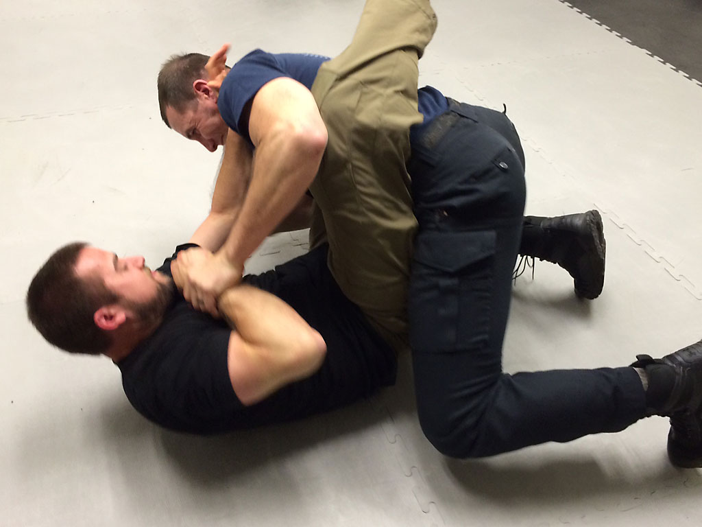 Jaunieši Tumē piekauj vīrieti