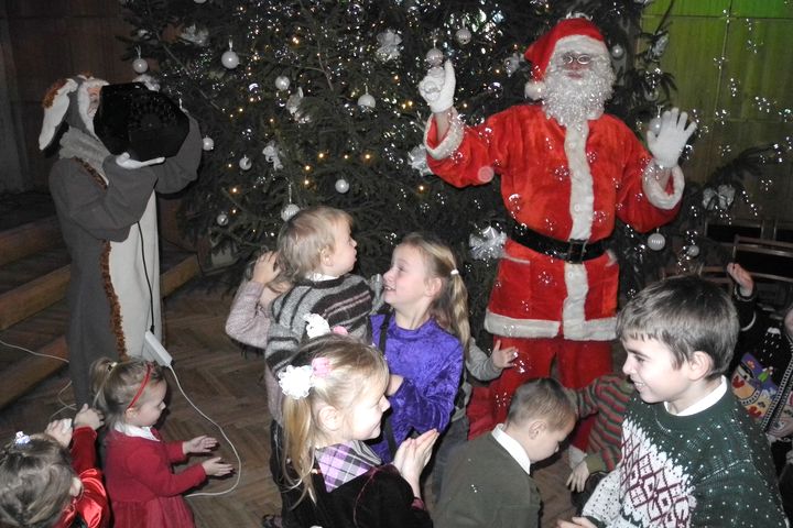 Jaunpilnieku eglīte trešajos Ziemassvētkos /VIDEO/
