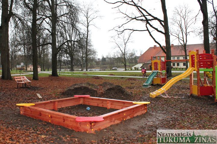 Jaunpils novadā – trīs jauni rotaļu laukumi