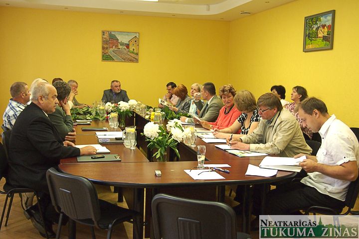 Kandavā novada domes vadība ievēlēta