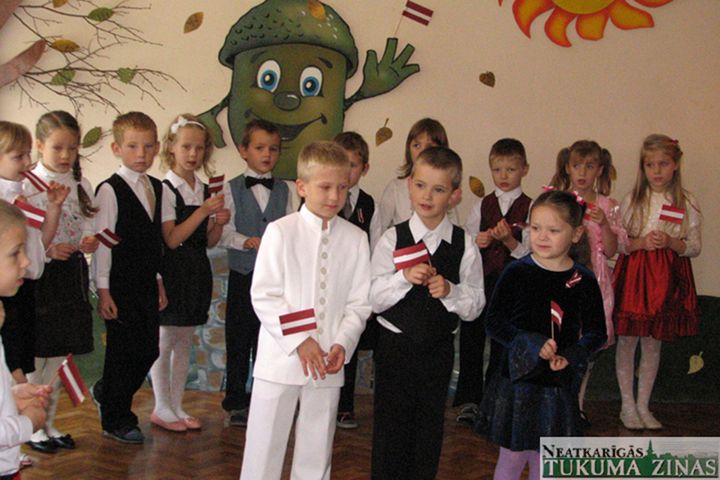 Kandavā svētku svinēšanu sāk skolu jaunatne