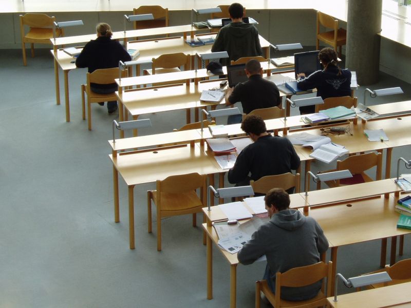 Kāpēc 12. klašu angļu valodas eksāmens kārtojams martā?