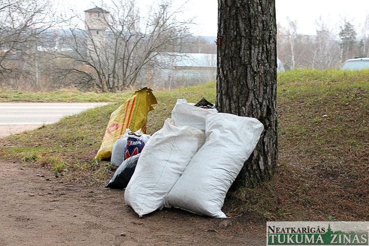 Kāpēc no kapiem aizvākti konteineri?