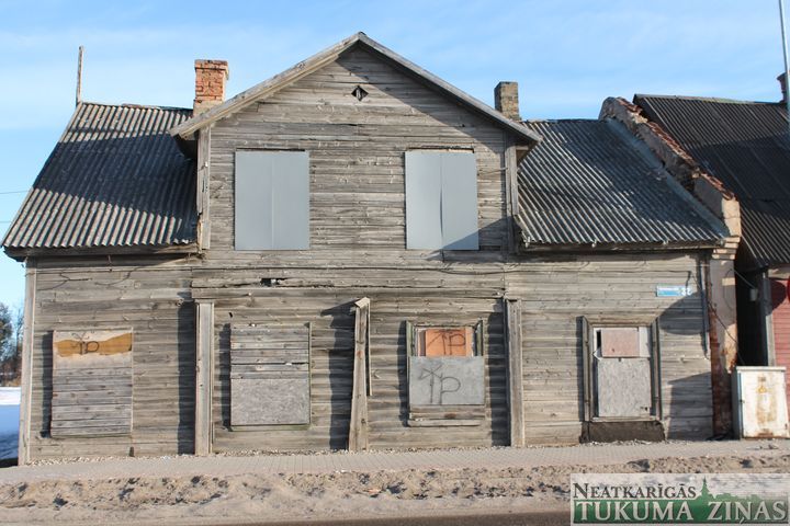 Kas notiek ar māju Kurzemes ielā 32?