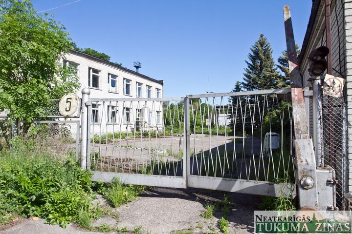 Kas notiek vecajā naftas bāzē?