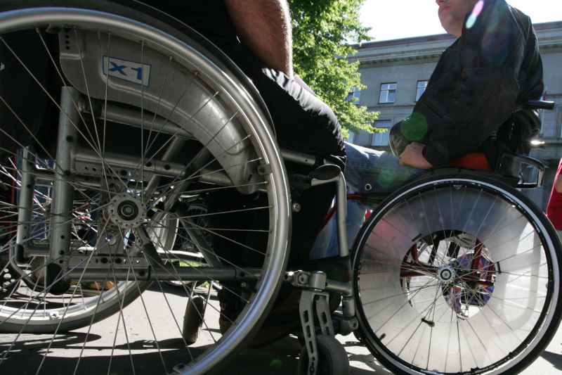 No 1. jūlija palielinās valsts materiālo atbalstu cilvēkiem ar invaliditāti