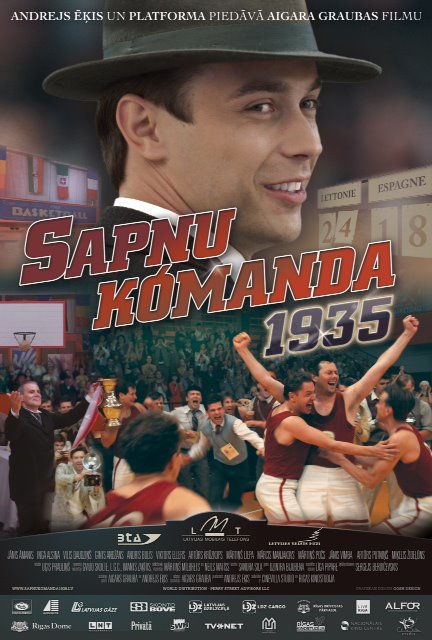 Tukuma Sporta skolas audzēkņi vēros filmu «Sapņu komanda 1935»