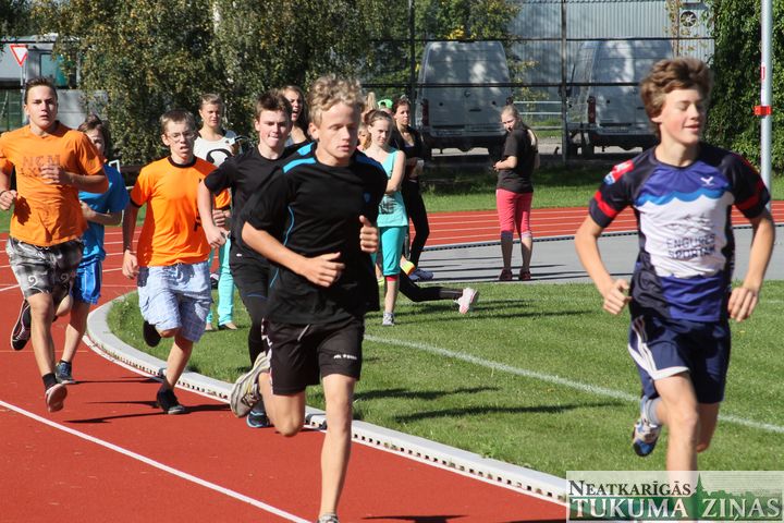 Lauktehnikā sacenšas jaunie vieglatlēti /FOTO/