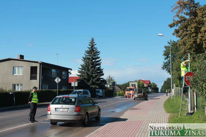 Lēmumu nemaina. No šodienas Rīgas iela būs galvenā