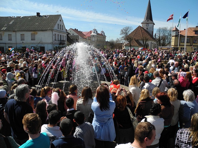 Maija svētku svinēšana Tukumā