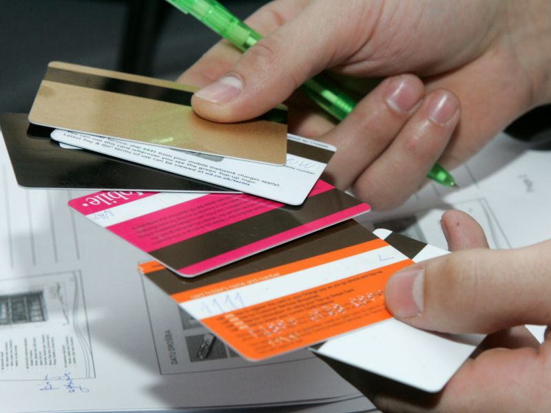 Maksājumu kartes lieto iedzīvotāji vecumā no 25 līdz 45 gadiem