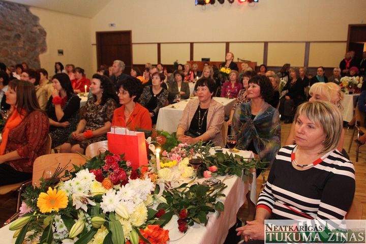 Milzkalnē sveikti un apbalvoti kultūras darbinieki /FOTO/