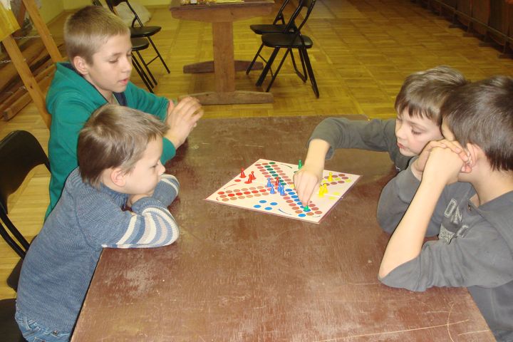 Noskaidroti Kandavas pagasta čempioni zolītē, šautriņās un riču-račā