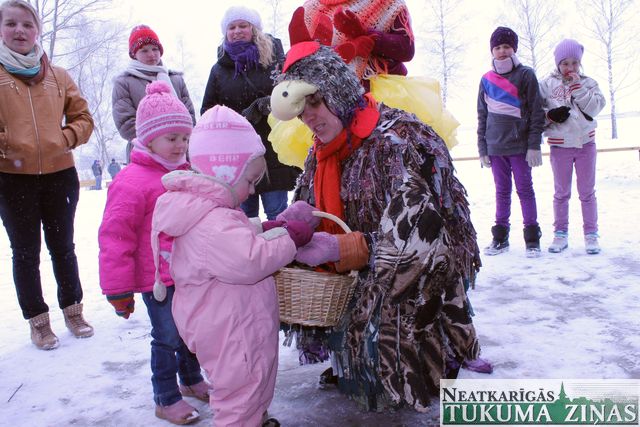 Otrajās Lieldienās viesatnieki sauc sniegu /FOTO/