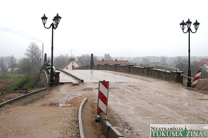 Par apgaismojumu Kandavā