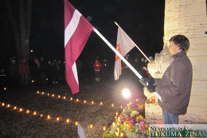 Piemiņas brīdī Smārdes Brāļu kapos