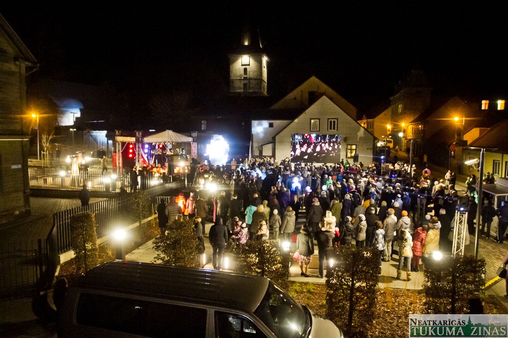 Piemineklis atklāts! /FOTO/